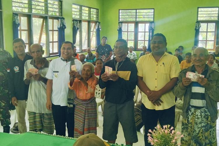 Penyaluran BLT-DD Tahap IV di Desa Bitefa Berjalan Lancar