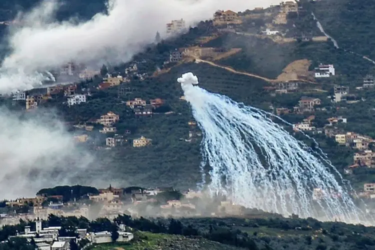 Israel dan Hezbollah Saling Serang