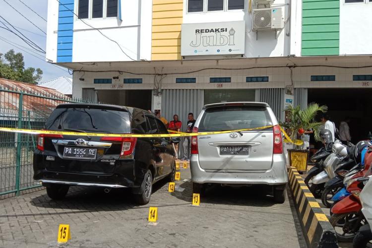 Kantor Redaksi Jubi Dilempari Bom Molotov, 2 Mobil Terbakar