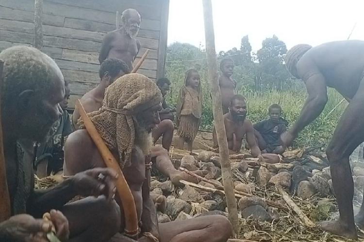 Budaya Mogoutopa, Kekuatan Adat Budaya di Kabupaten Dogiyai, Jaga keakraban Bersama Roh Pelindung 